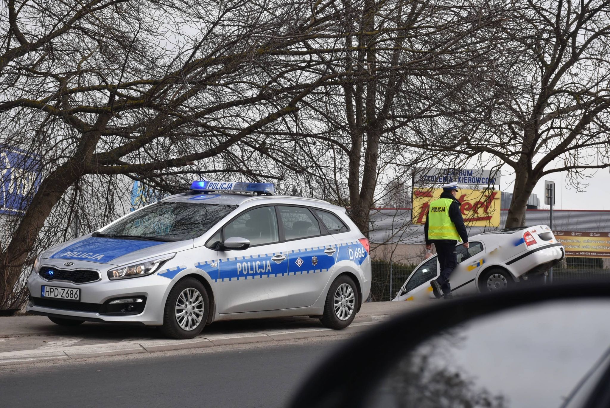 dsc 3513 Zamość: Uderzył taksówką w mur cmentarza