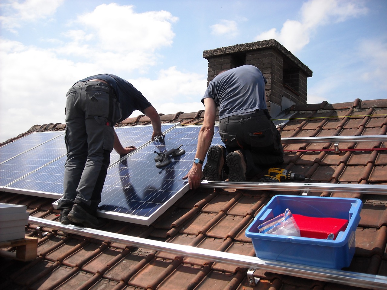 solar panels 943999 1280 1 Fotowoltaika teraz w cenie 3999zł brutto za 1KW! Zadzwoń!