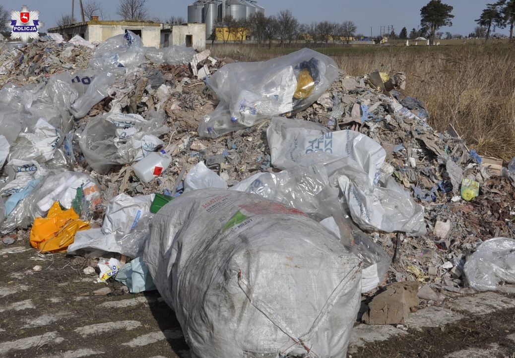 68 143425 Wysypali nielegalnie kilkadziesiąt ton odpadów