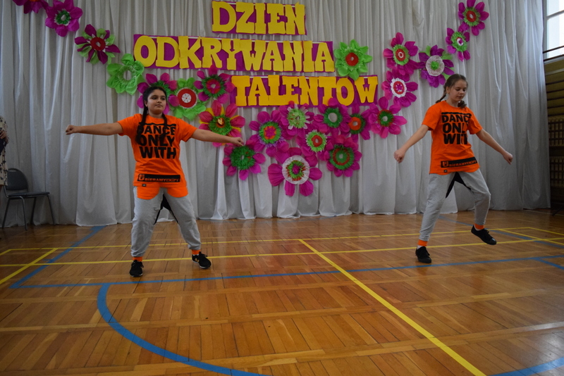 dsc 0171 „TALENTY JAK DIAMENTY…”. Dzień Odkrywania Talentów w SP nr 7 [ZDJĘCIA]