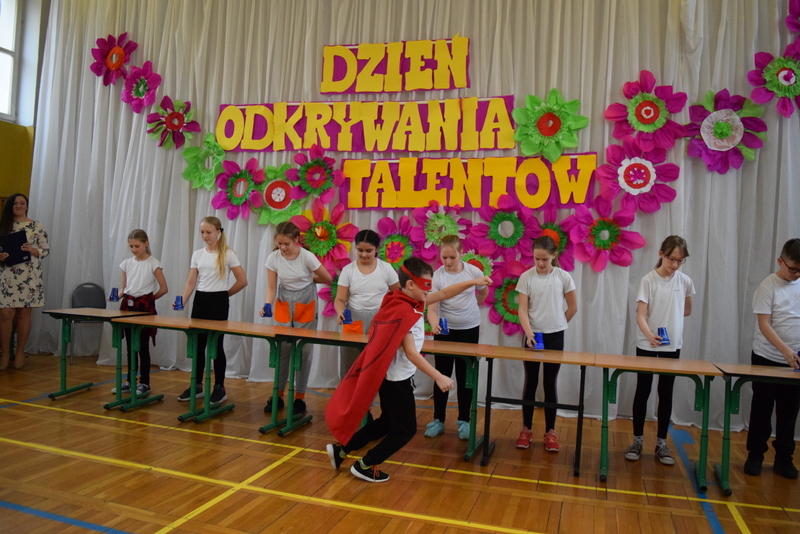 dsc 0198 „TALENTY JAK DIAMENTY…”. Dzień Odkrywania Talentów w SP nr 7 [ZDJĘCIA]