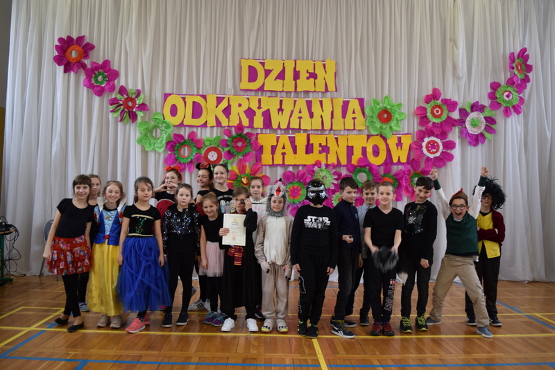 dsc 0282 „TALENTY JAK DIAMENTY…”. Dzień Odkrywania Talentów w SP nr 7 [ZDJĘCIA]