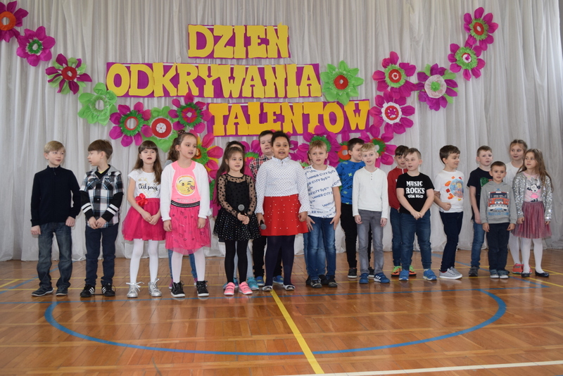 dsc 0374 „TALENTY JAK DIAMENTY…”. Dzień Odkrywania Talentów w SP nr 7 [ZDJĘCIA]