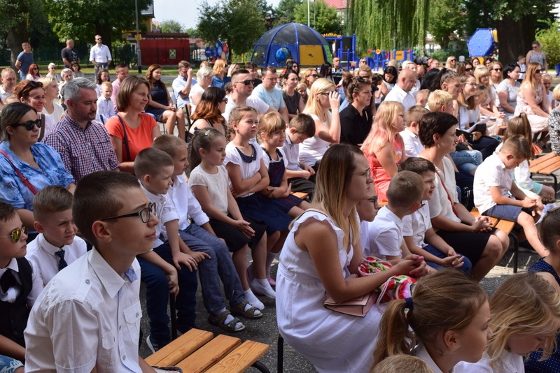 dsc 0008 Uroczysta inauguracja roku szkolnego w SP nr 7 – wzruszające słowa gościa zaproszonego w ramach inicjatywy „Przerwany Marsz” 