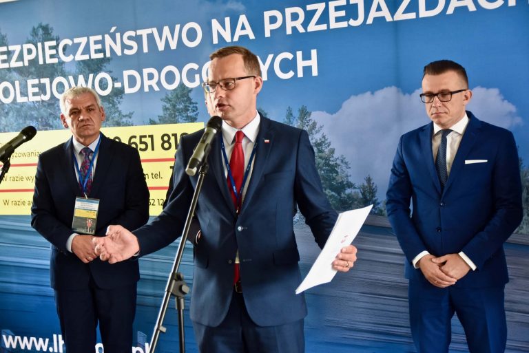 PKP LHS promuje bezpieczne zachowania na przejazdach kolejowo-drogowych