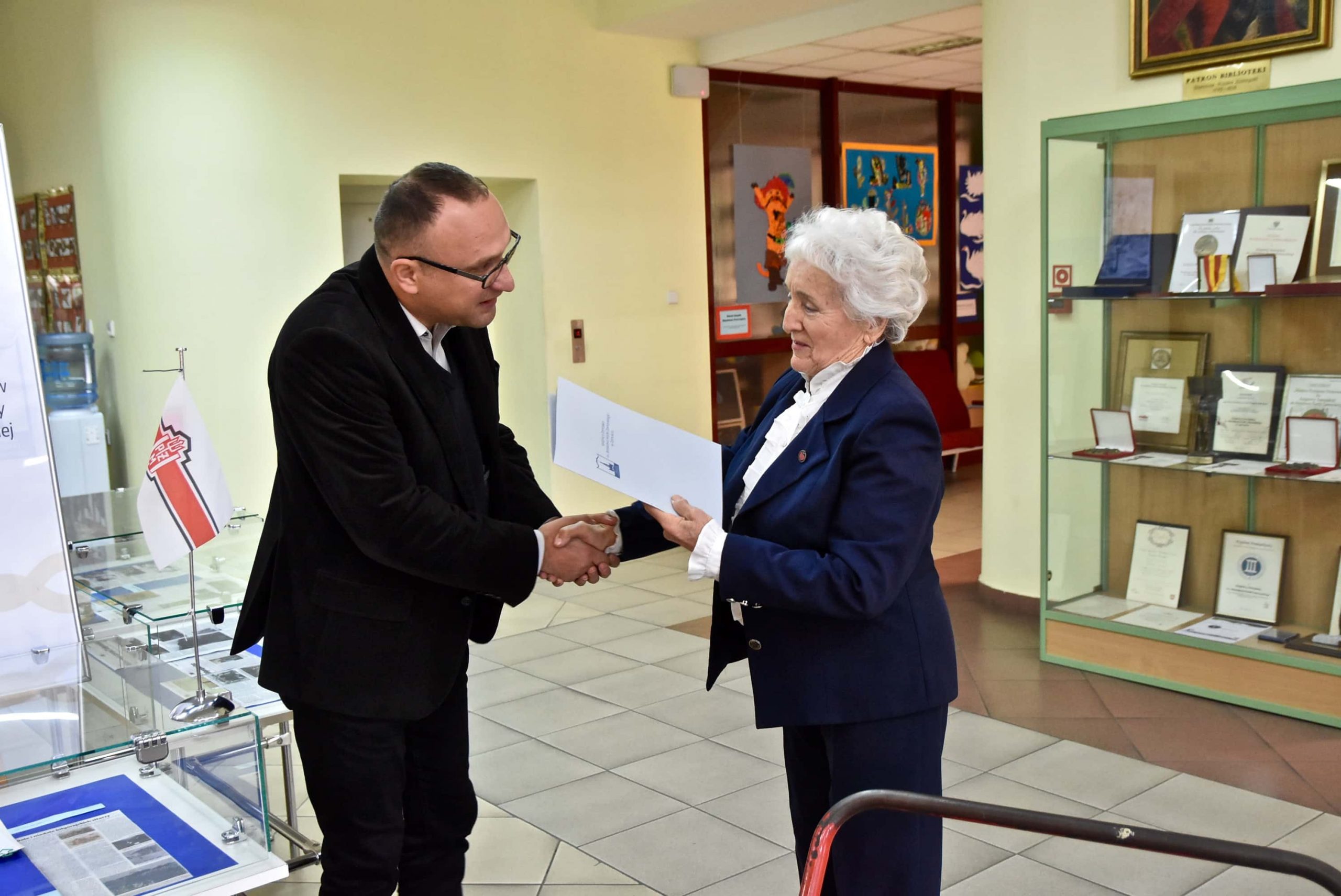 dsc 8444 scaled Kolekcja marynistyczna Janiny Gąsiorowskiej w zasobach zamojskiej biblioteki