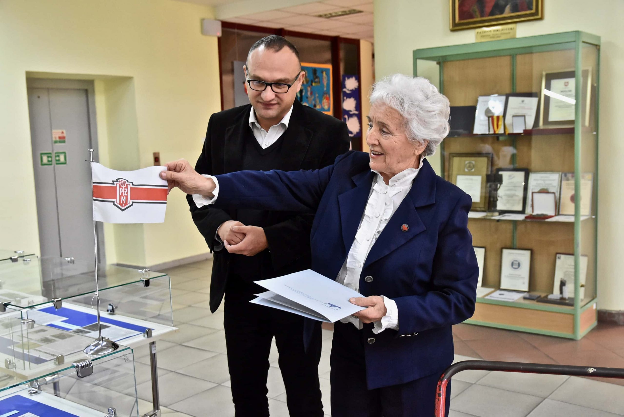 dsc 8465 scaled Kolekcja marynistyczna Janiny Gąsiorowskiej w zasobach zamojskiej biblioteki