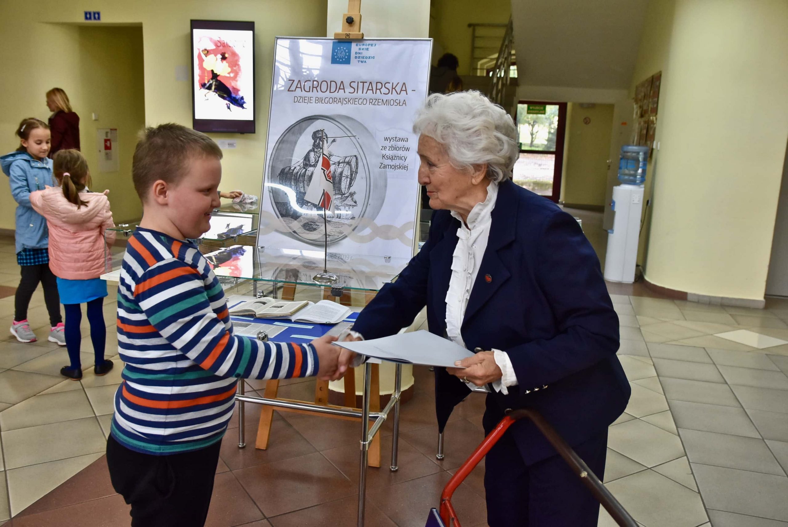 dsc 8486 scaled Kolekcja marynistyczna Janiny Gąsiorowskiej w zasobach zamojskiej biblioteki