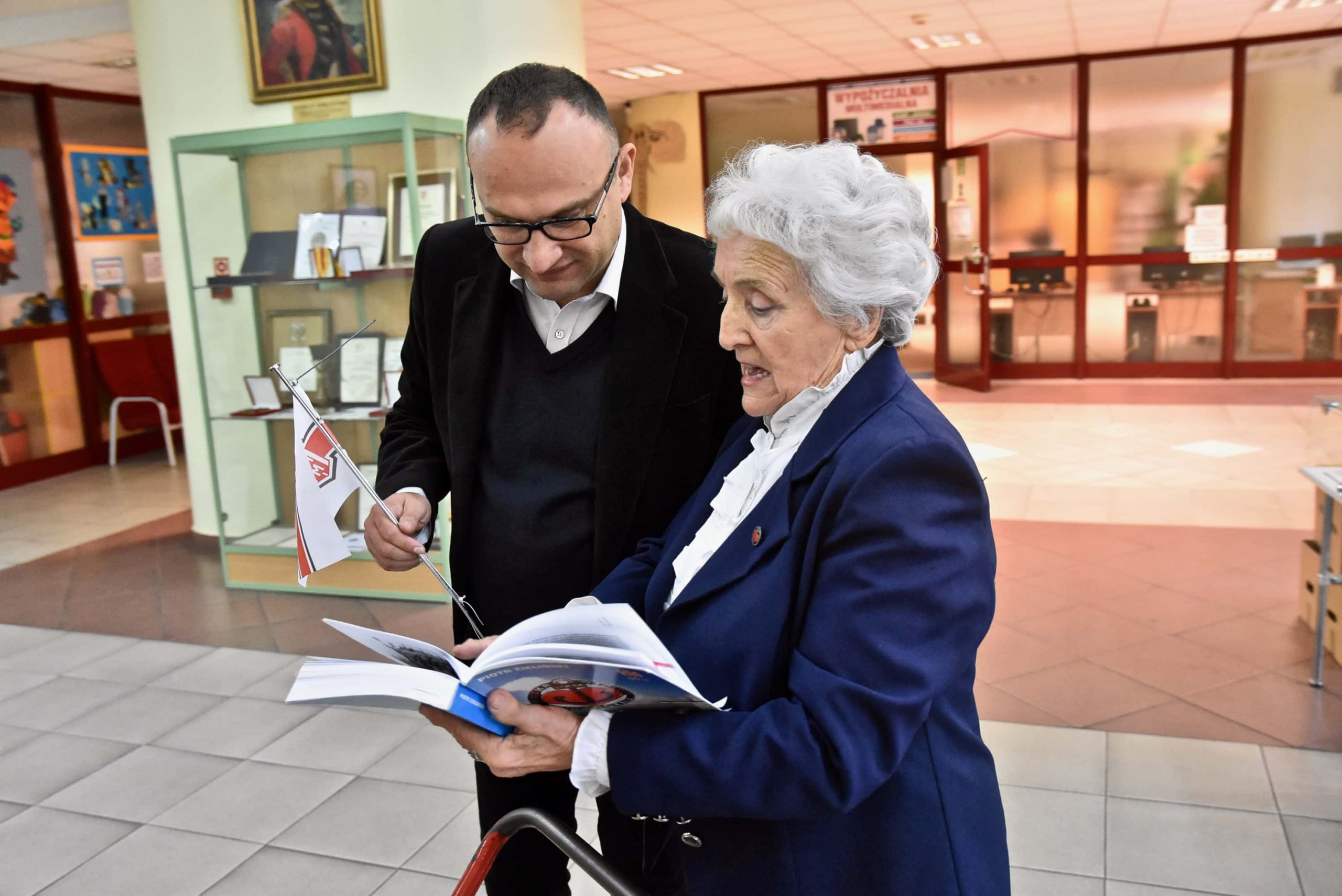 dsc 8499 scaled Kolekcja marynistyczna Janiny Gąsiorowskiej w zasobach zamojskiej biblioteki