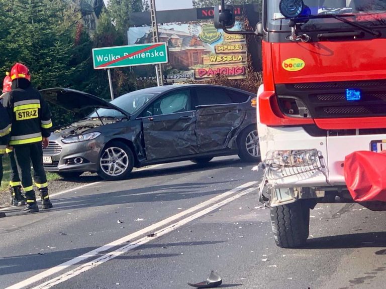 Kalinowice: Wypadek na DK nr 17. Wóz strażacki zderzył się z osobówką