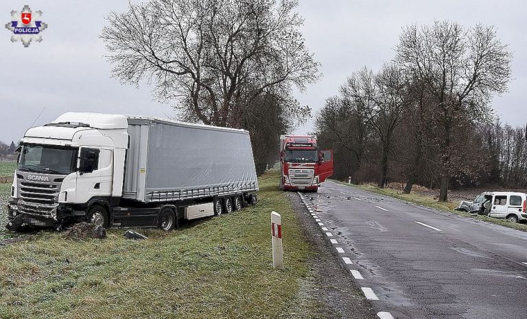 Czołowe zderzenie z ciężarówką. 24- latek i 2 – letnia dziewczynka trafili do szpitala