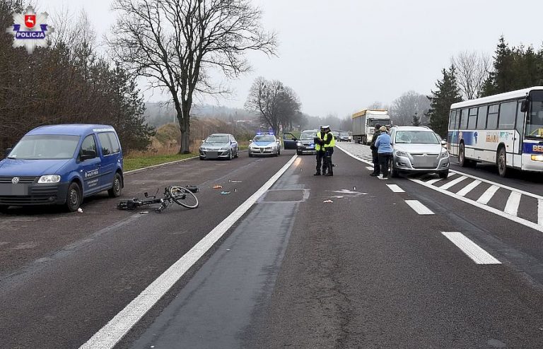 Rowerzysta nie ustąpił pierwszeństwa i wjechał prosto pod samochód