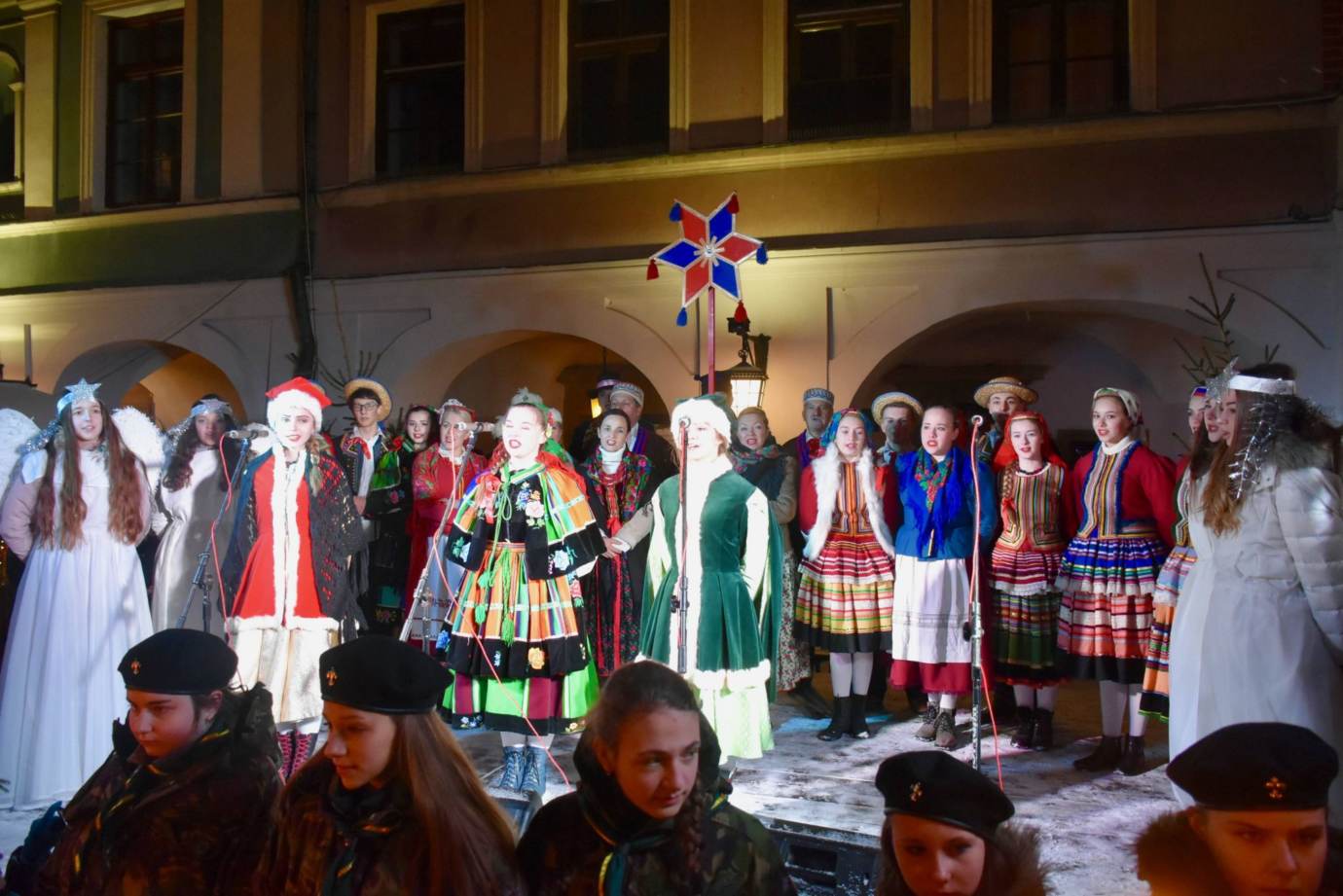 dsc 1235 Zamość: Wspólna Wigilia i kolędowanie na Rynku Wielkim