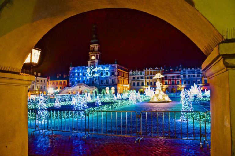 Świetlny labirynt w sercu miasta. Zamość uroczyście odpali świąteczne iluminacje