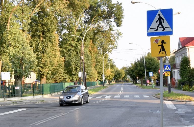 Idąc chwiejnym krokiem wsiadł do auta i odjechał…