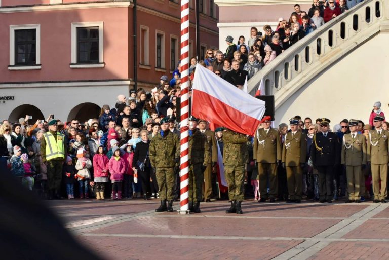 Rynek Wielki. Zaśpiewajmy wspólnie Mazurka Dąbrowskiego