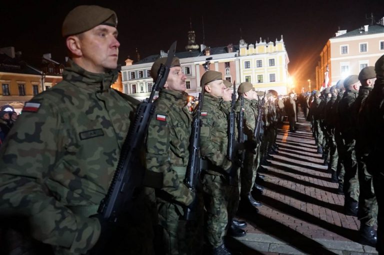 Promocja podoficerska lubelskich Terytorialsów na Rynku Wielkim w Zamościu [FOTORELACJA]