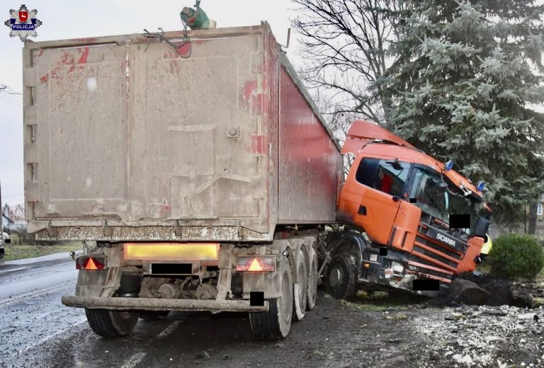 Kierowca auta leżał obok pojazdu i posiadał obrażenia ciała.