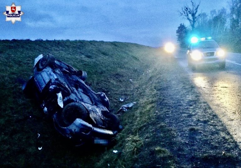 BMW dachowało na prostym odcinku drogi