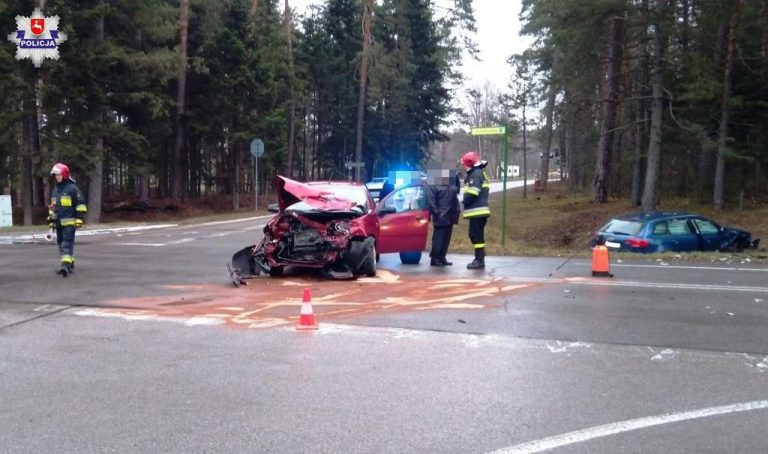 Niebezpieczny wypadek na skrzyżowaniu.