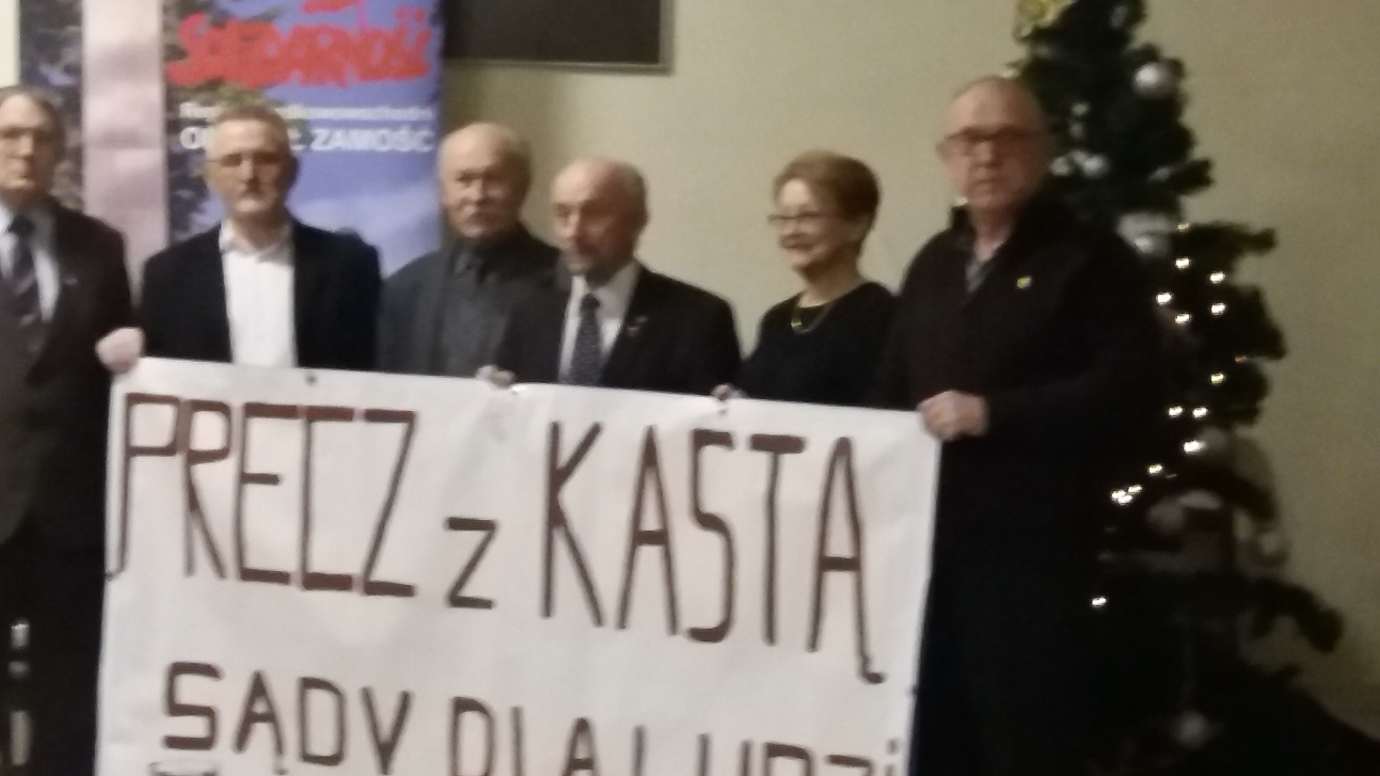 20200111 163124 PRECZ z KASTĄ SĄDY DLA LUDZI - taki baner pojawił się w Zamościu