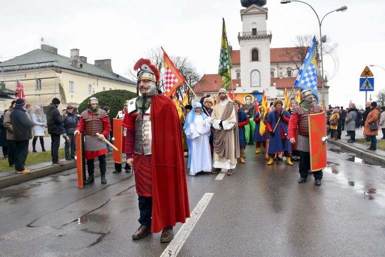 Orszak Trzech Króli w Zamościu. Uwaga kierowcy! Niektóre ulice będą zamknięte [TRASA, MAPKA]