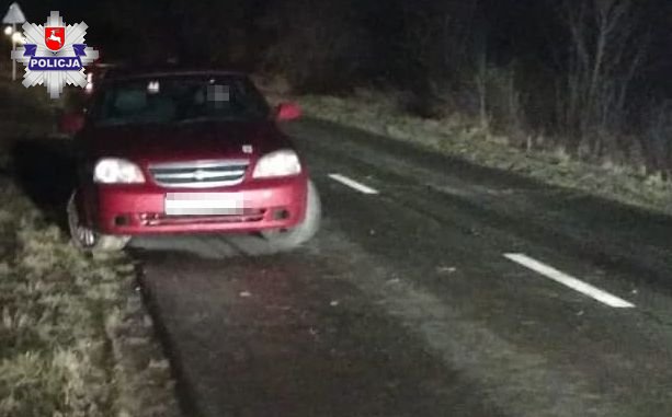 Śmiertelny wypadek. Mężczyzna leżał na jezdni. Najechał na niego samochód