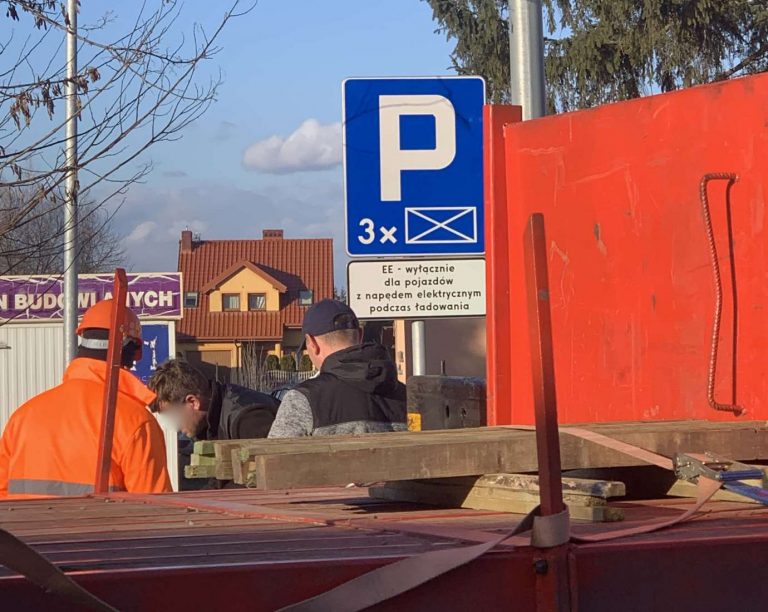W Zamościu powstaje nowa stacja ładowania samochodów elekrycznych