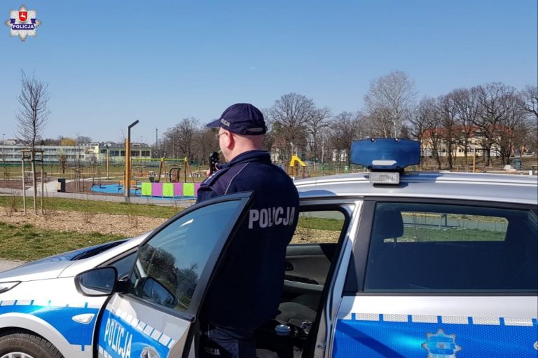 KGP: ostatniej doby policjanci sprawdzili prawie 150 tys. osób poddanych kwarantannie; 700 naruszeń