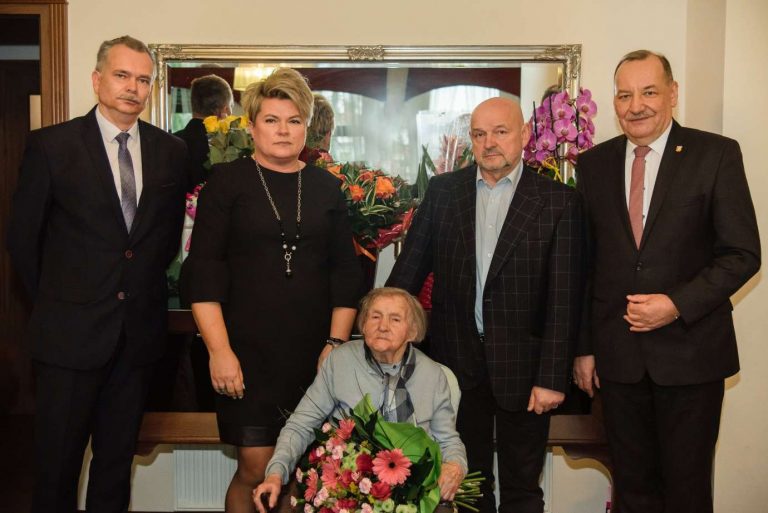 Piękny jubileusz mieszkanki gm. Zamość. Pani Marianna skończyła 100 lat [ZDJECIA]