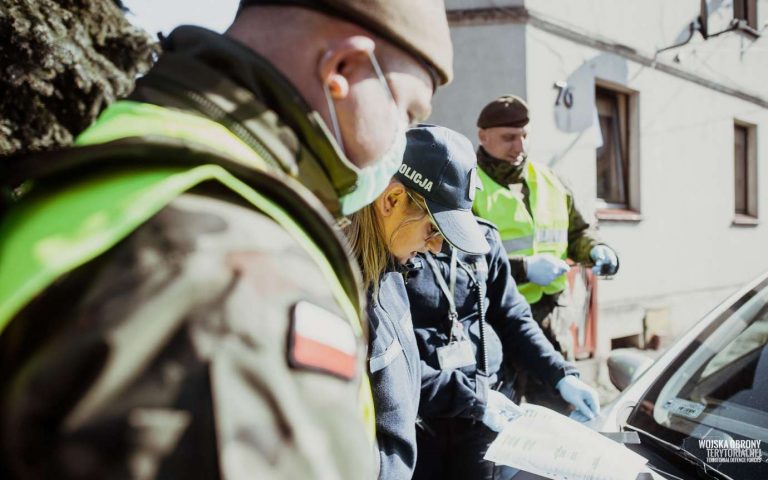Żołnierze 2 LBOT wspierają Policjantów