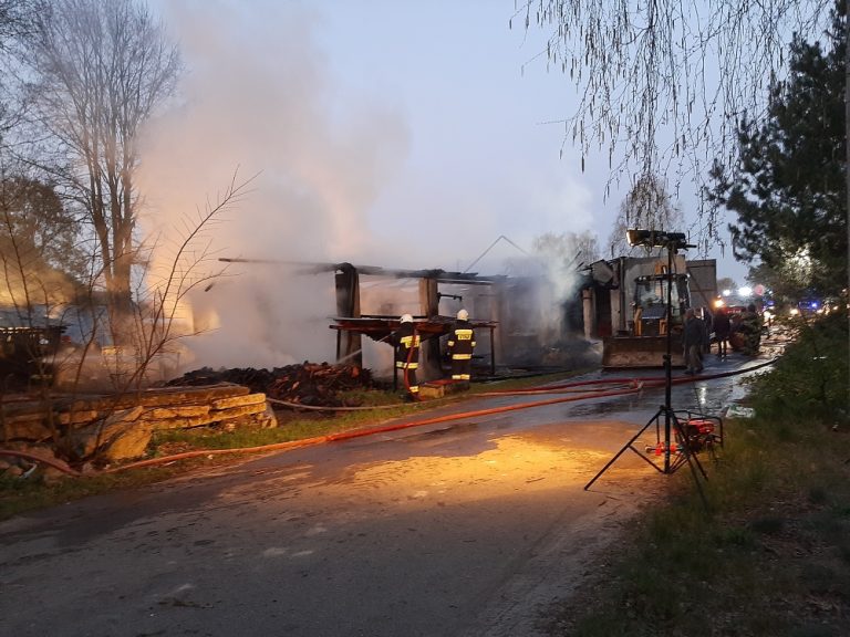 Gm. Zamość: Pożar budynków gospodarczych