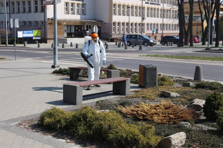W Tomaszowie Lubelskim ruszyła dezynfekcja przestrzeni publicznych