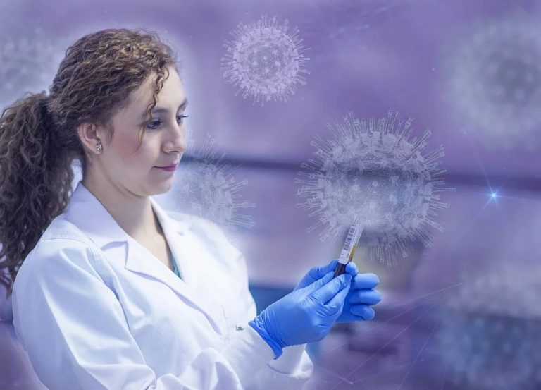 Rzecznik MZ: udało nam się ograniczyć transmisję poziomą koronawirusa