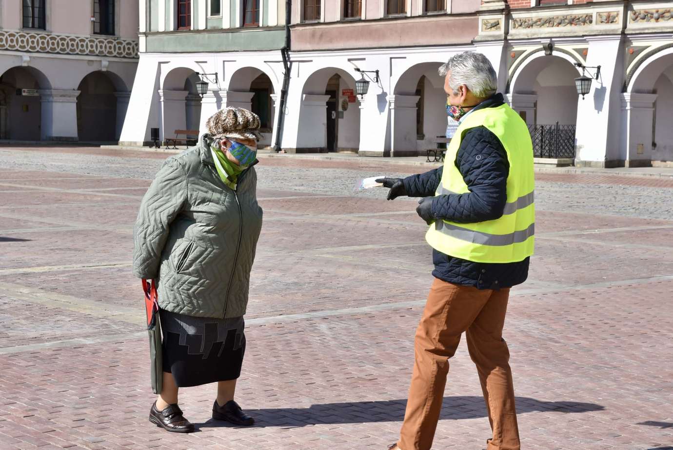 dsc 6765 W Zamościu ruszyła akcja rozdawania maseczek mieszkańcom [ZDJĘCIA, FILM]