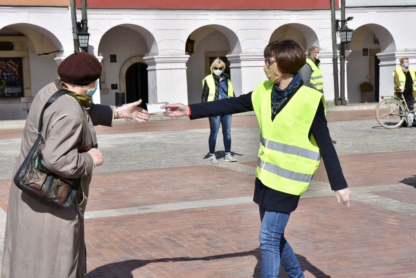 dsc 6769 W Zamościu ruszyła akcja rozdawania maseczek mieszkańcom [ZDJĘCIA, FILM]