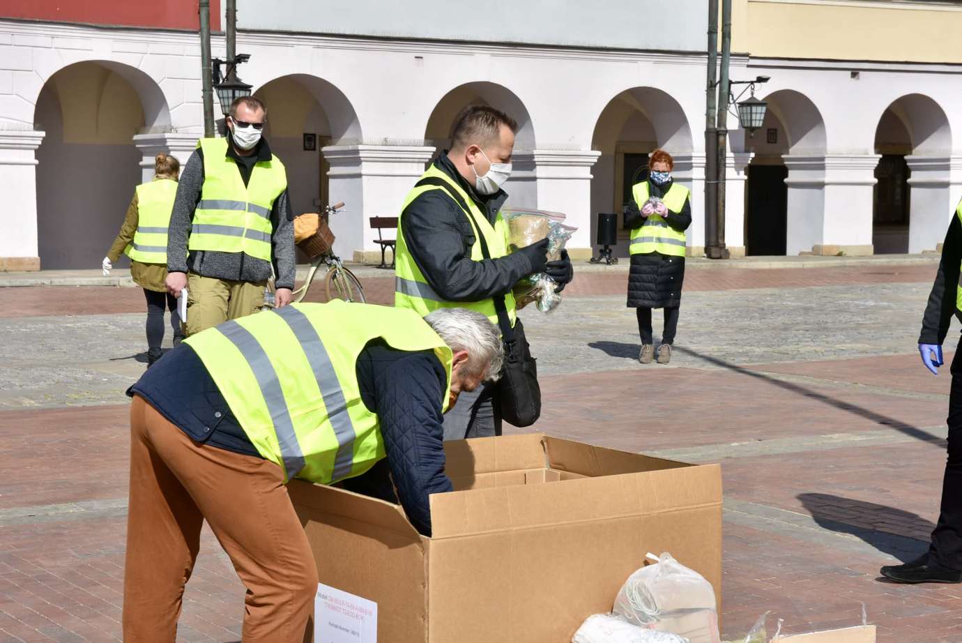 dsc 6781 W Zamościu ruszyła akcja rozdawania maseczek mieszkańcom [ZDJĘCIA, FILM]