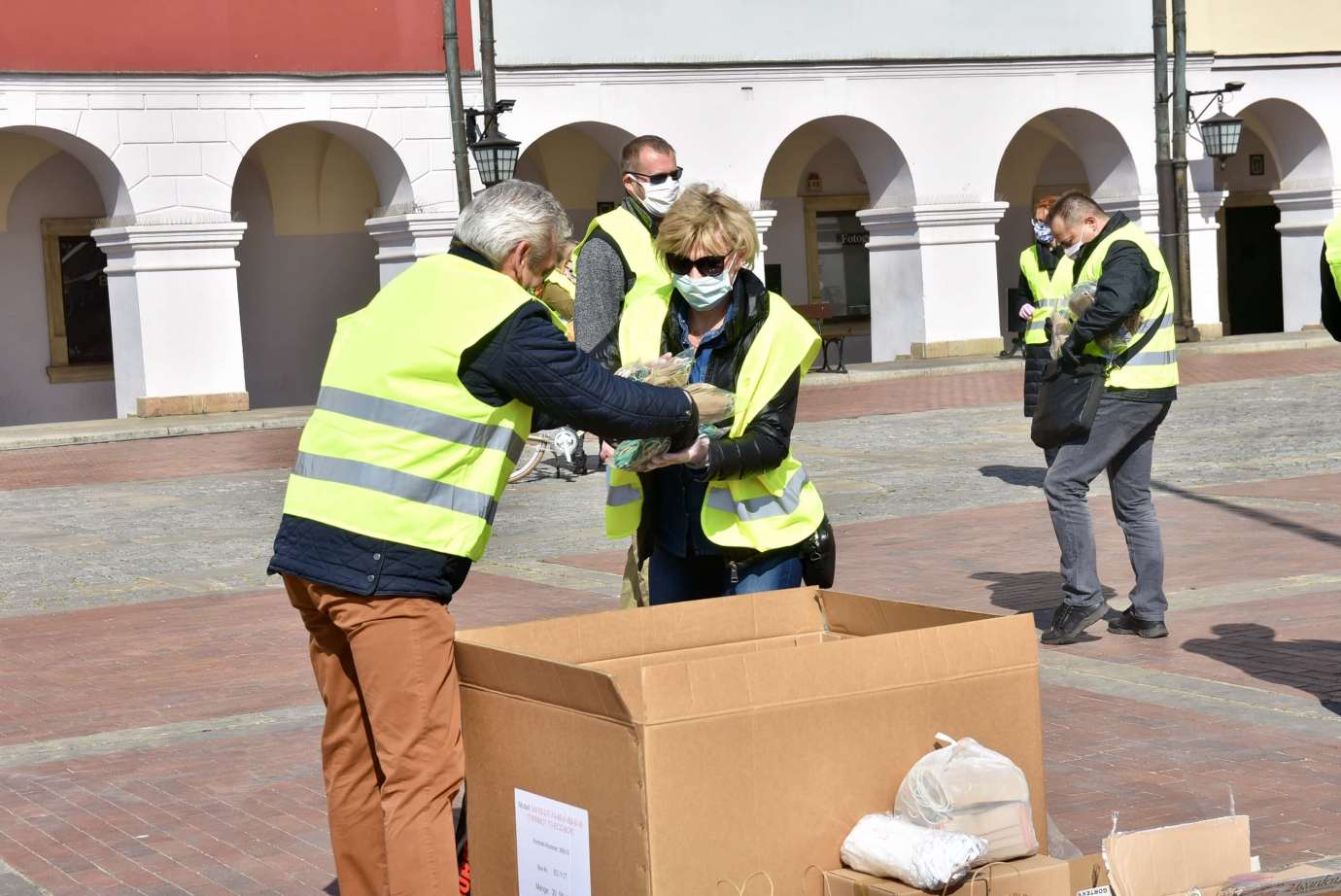 dsc 6784 W Zamościu ruszyła akcja rozdawania maseczek mieszkańcom [ZDJĘCIA, FILM]