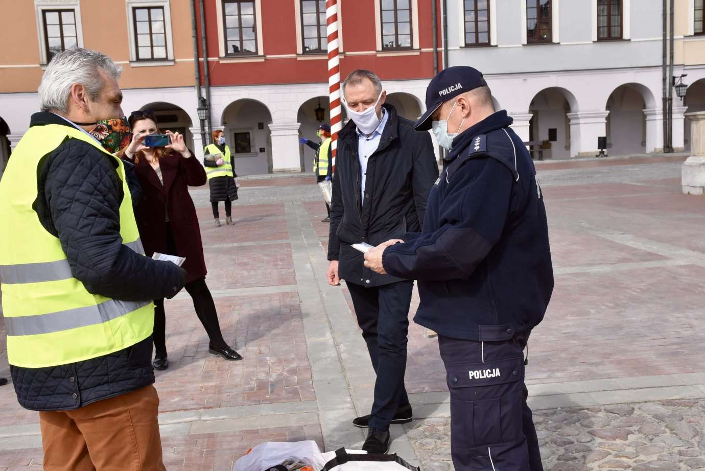 dsc 6810 W Zamościu ruszyła akcja rozdawania maseczek mieszkańcom [ZDJĘCIA, FILM]