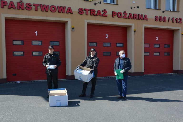 Zamojscy strażacy wyposażeni w maseczki. Otrzymali je od lokalnych przedsiębiorców