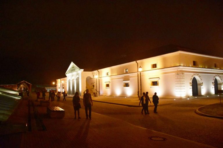 ZAMOŚĆ: Odwiedź muzeum po zmroku