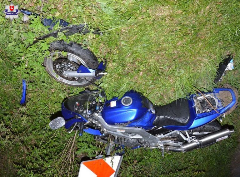 Poważny wypadek. Motocyklista zderzył się z osobowym volvo