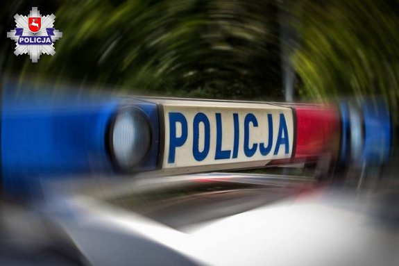 Wjechał do rowu. Policjanci myśleli, że coś mu się stało.