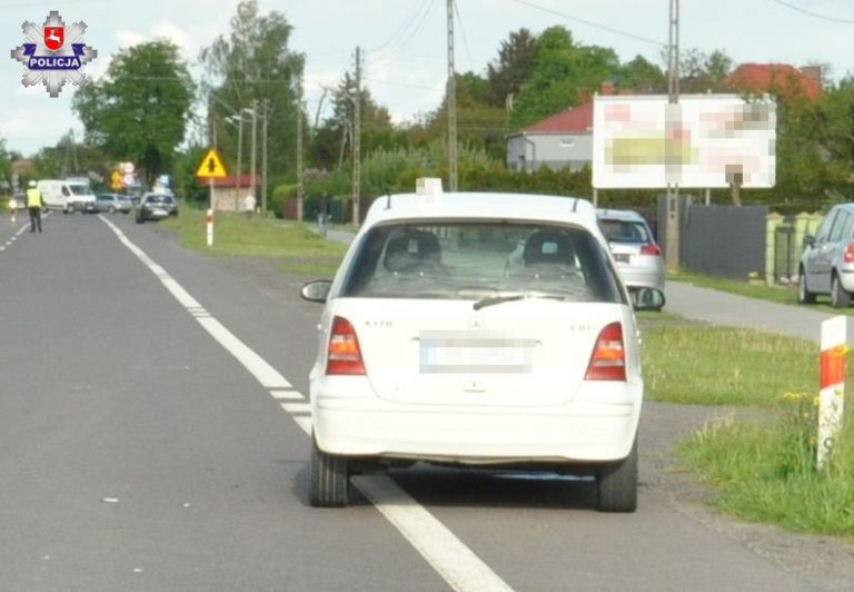 21- latek nie zdążył zahamować i uderzył w tył jadącego przed nim samochodu