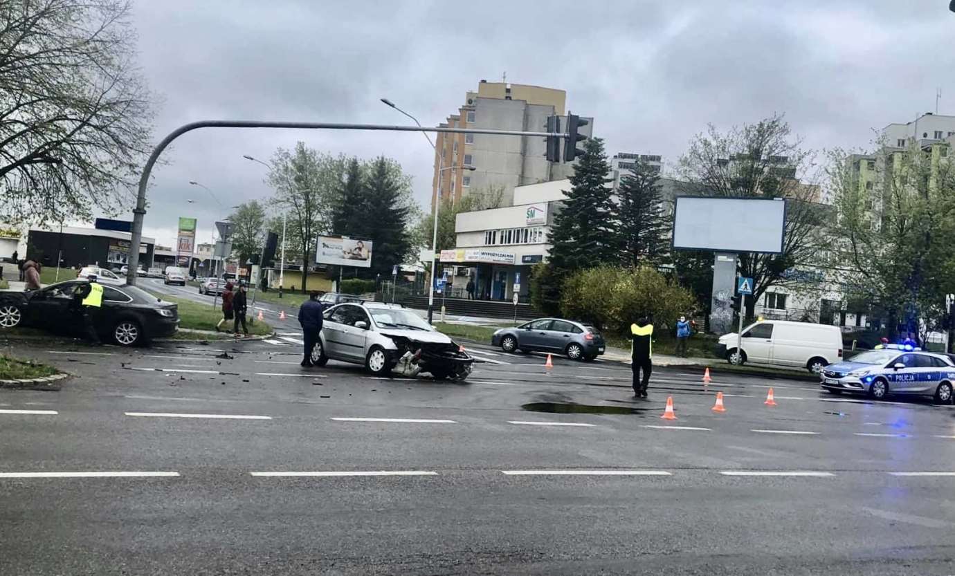 96103232 897806867347868 8572559761365532672 n Stracił panowanie nad autem i uderzył w drzewo