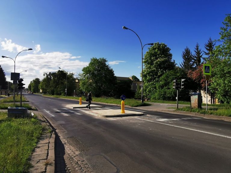 Azyl dla pieszych na ul. Peowiaków. Ma poprawić bezpieczeństwo