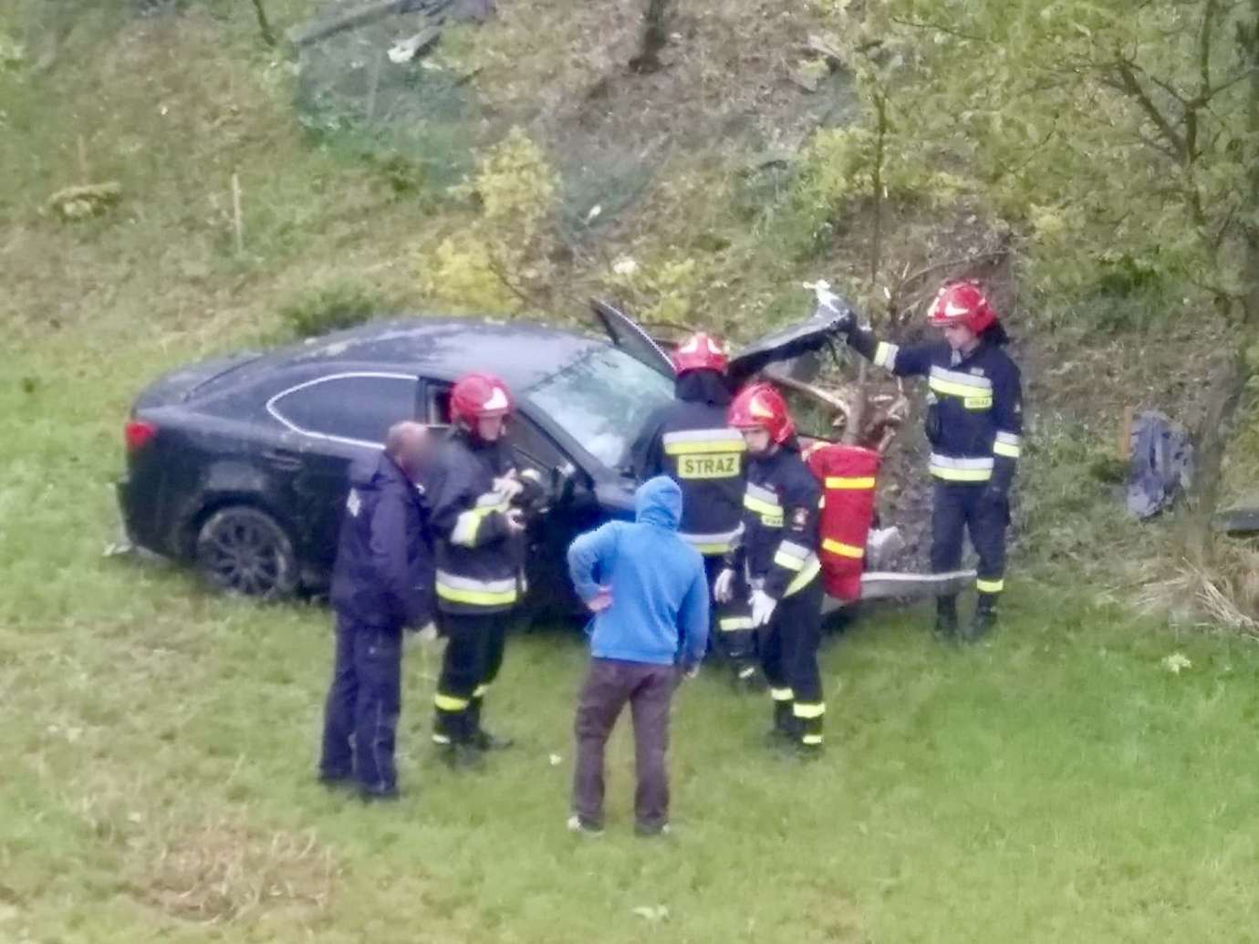 img 9247 Zamość: Mogło dojść do tragedii! Samochód wypadł z drogi i wpadł na teren placu zabaw.