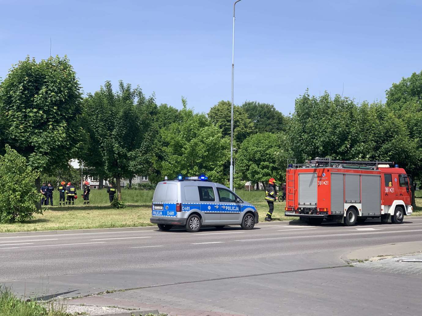 img 9379 2 81-letni rowerzysta włączając się do ruchu zderzył się z motocyklistą. Motocykl stanął w ogniu