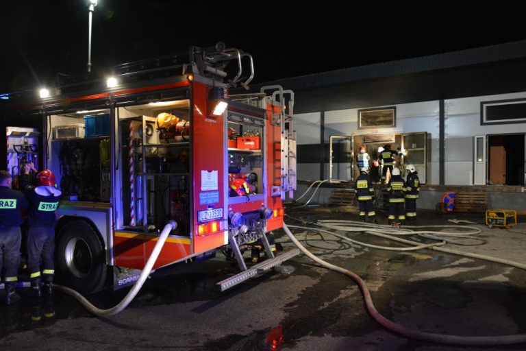 Pożar zakładu stolarsko-meblowego w Zamościu (zdjęcia)