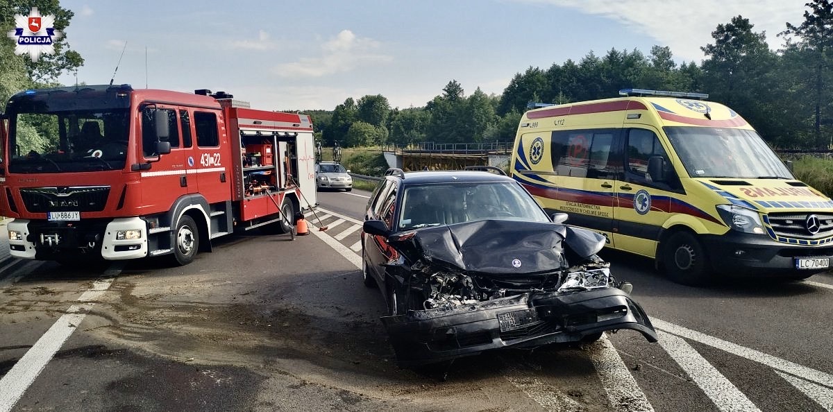 68 171906 Wypadek na krajowej "siedemnastce" (zdjęcia)